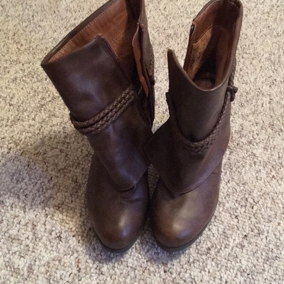 Boots - Picture 2 of 3